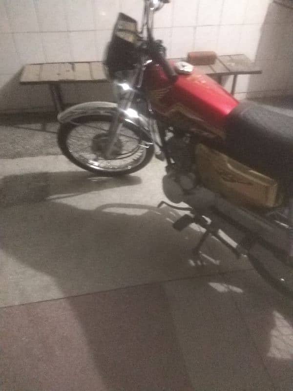 motor cycle Honda 125 golden special edition 0