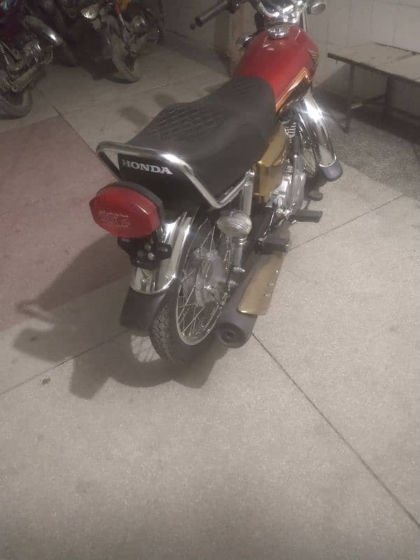 motor cycle Honda 125 golden special edition 1