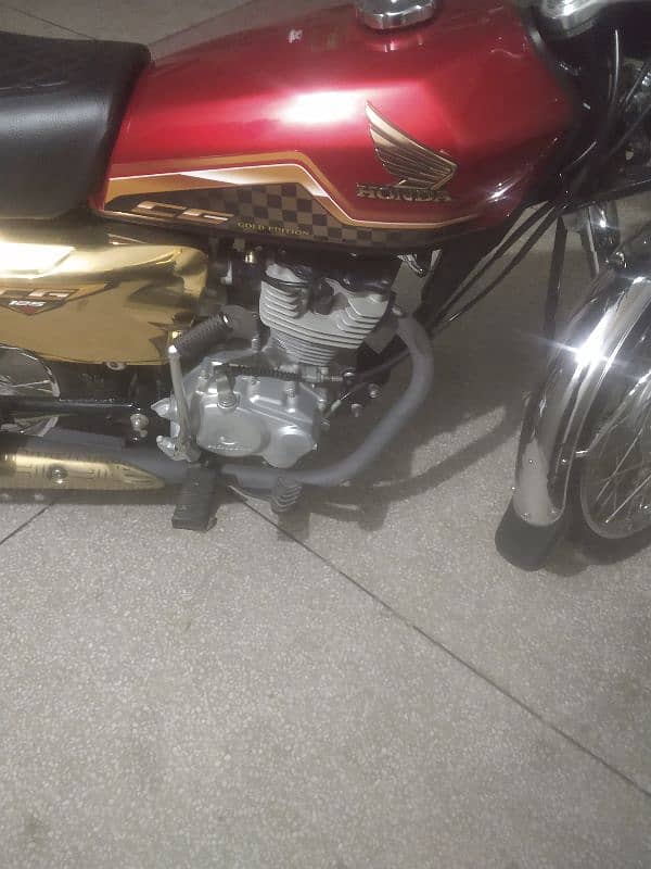 motor cycle Honda 125 golden special edition 2