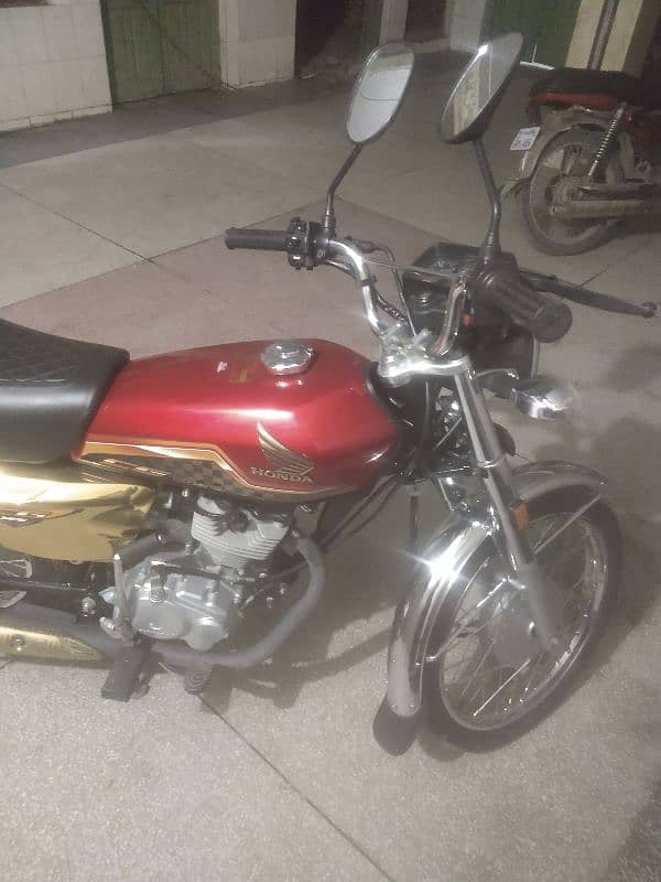 motor cycle Honda 125 golden special edition 3