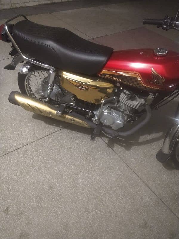 motor cycle Honda 125 golden special edition 4