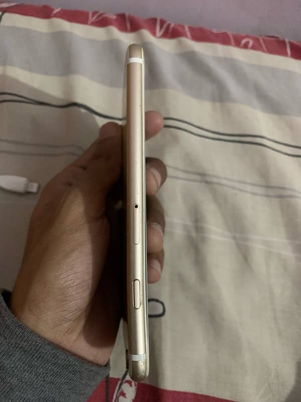 I am selling my iPhone 6 s 16 gb pta approved 4