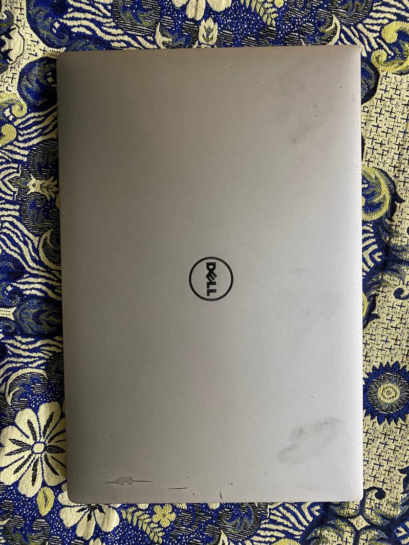 Dell XPS 15 9550 0