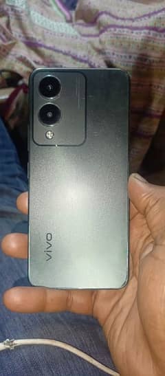 vivo y17s 6//128 wala h