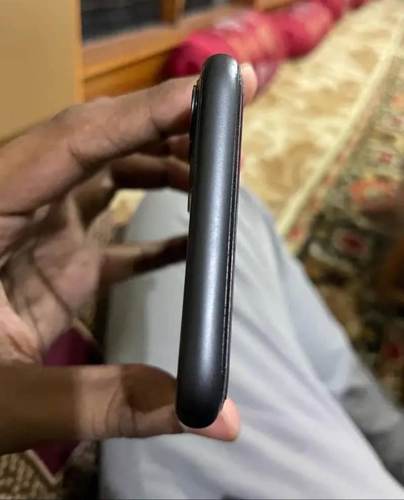 iPhone 11 new  only box open 3