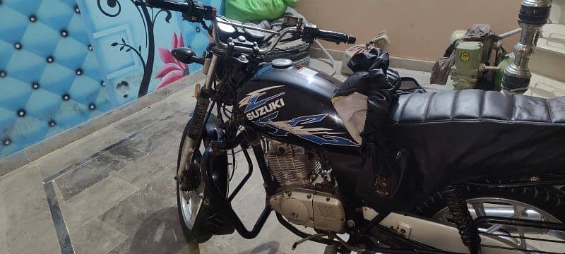 Suzuki GS 150 SE 3