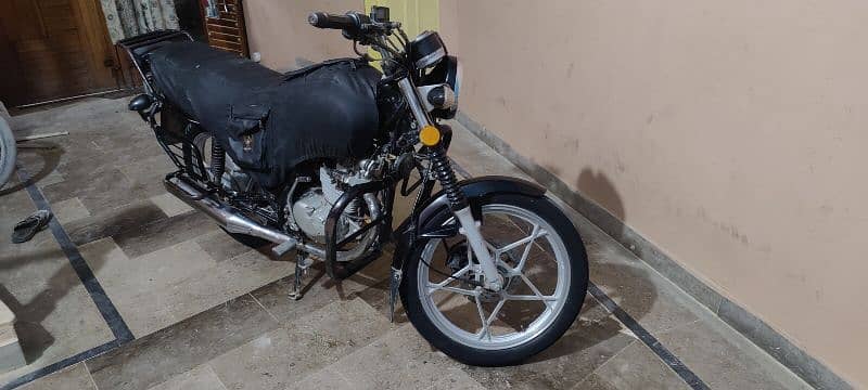 Suzuki GS 150 SE 4