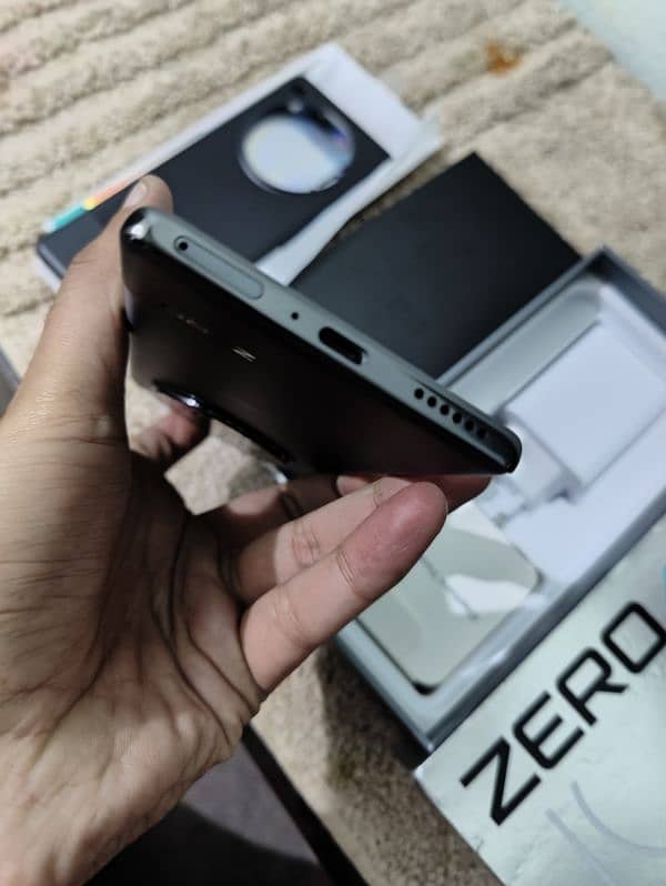 Infinix Zero 40 in Full warranty 4