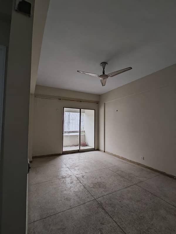 Flat For Rent 3 Bed DD Block 10 5