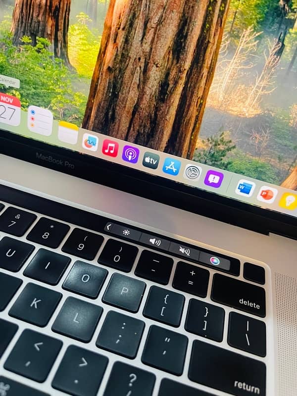 Apple MacBook pro 2019-16inch 4