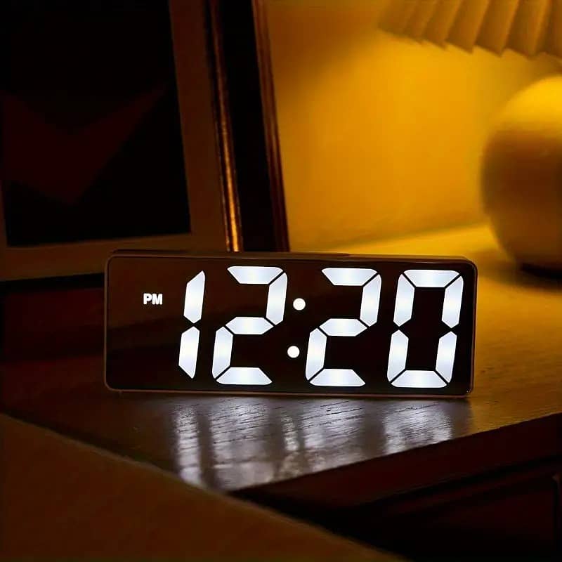 Modern Timekeeper: USB Digital Alarm Clock with Temperature Display 4