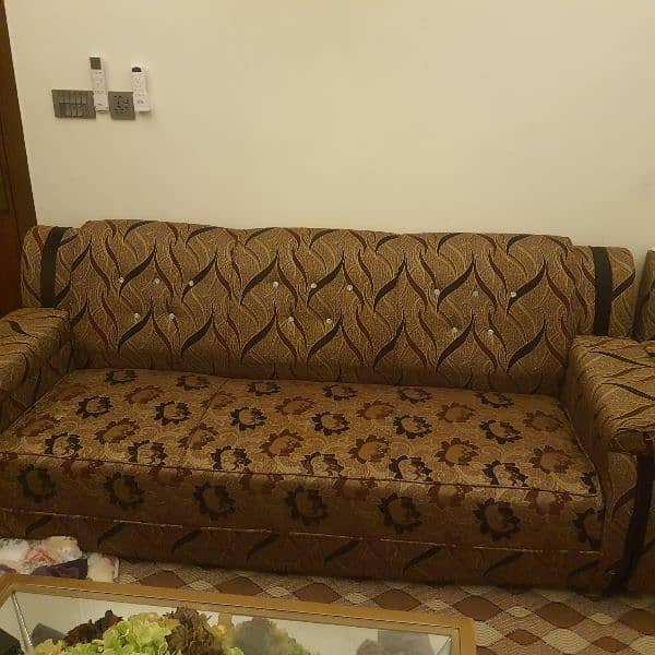 5 seater sofa set for sale in Jinnah garden 0