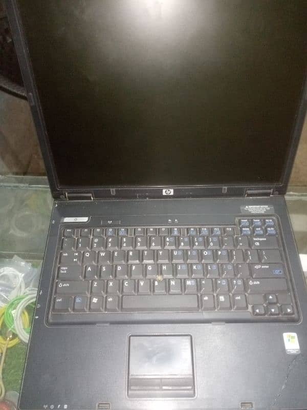 Leptop for sale 2GB ram hy 400 hard hy 4