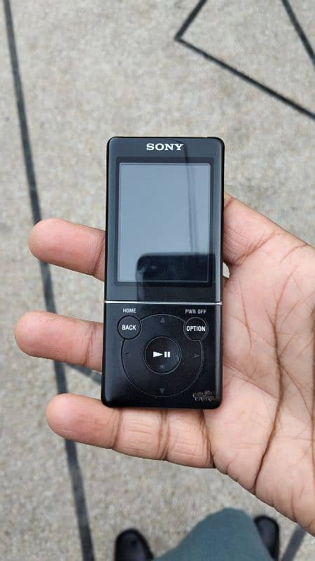 untouch scratchless original sony walkman mp3/mp4 player owsome 2