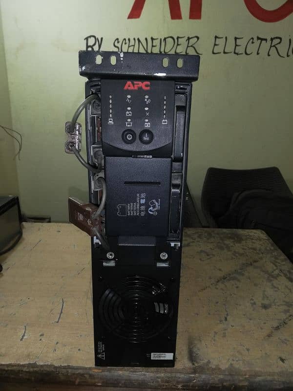 Apc Online Ups 6kva 5kva 3kva 2kva Available for Servers, Medical load 2