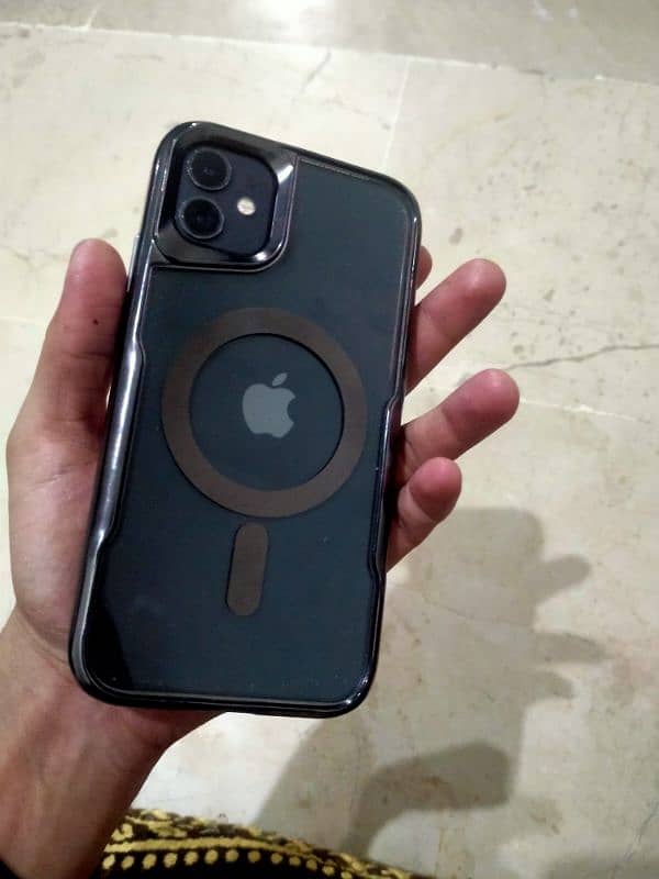 Iphone 11 (128 gb). 2