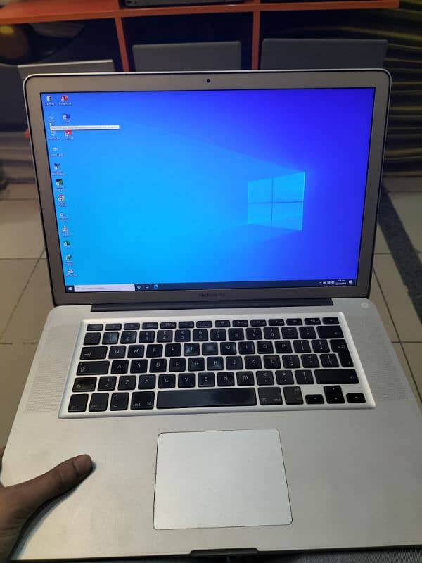 Macbook Pro 15 inch Ci7 8gb/256gb SSD 2