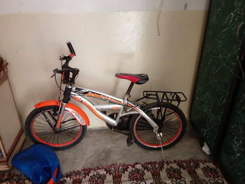 Super Shano bicycle with stand and foots. 3