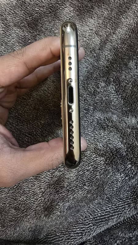 Iphone 11 Pro - 64GB - Single Sim PTA - Gold 4