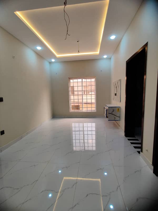 OUTSTANDING 5 MARLA BRAND NEW CORNER HOUSE FOR SALE IN NASHEMAN IQBAL PHASE2 B2 1