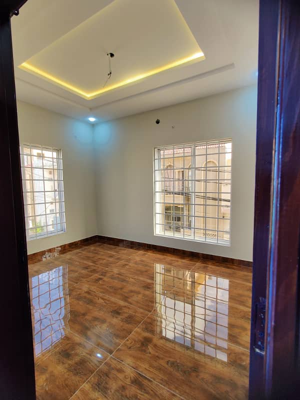 OUTSTANDING 5 MARLA BRAND NEW CORNER HOUSE FOR SALE IN NASHEMAN IQBAL PHASE2 B2 8