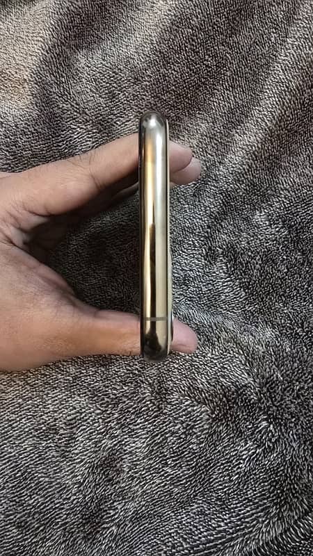 Iphone 11 Pro - 64GB - Single Sim PTA - Gold 9