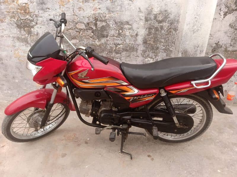 Honda pridor for sale in 10/10 condition , price is little negotiable 3