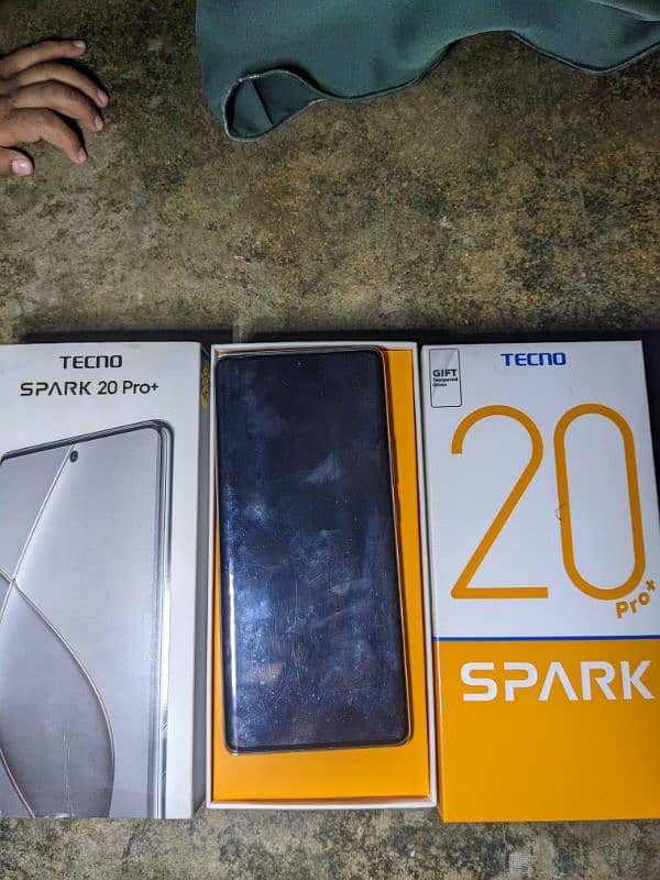 Tecno spark 20 pro plus 8/256GB contact 03171872543 6