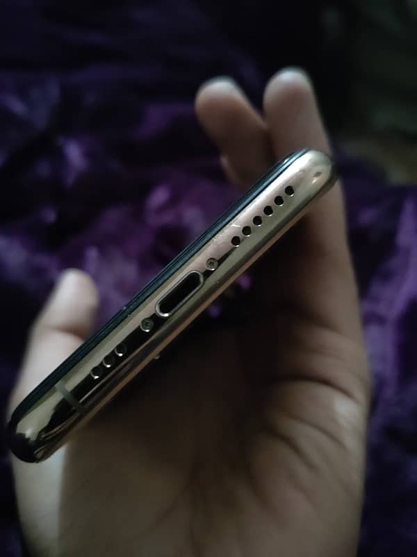 iPhone xs pta 64 gbface id off golden color 4