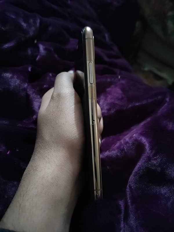 iPhone xs pta 64 gbface id off golden color 5