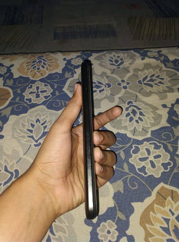 Redmi a2 plus with box and original charger 10 by 10 condition 3