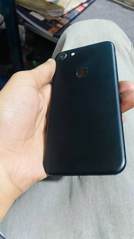 iphone 7      256gb 1