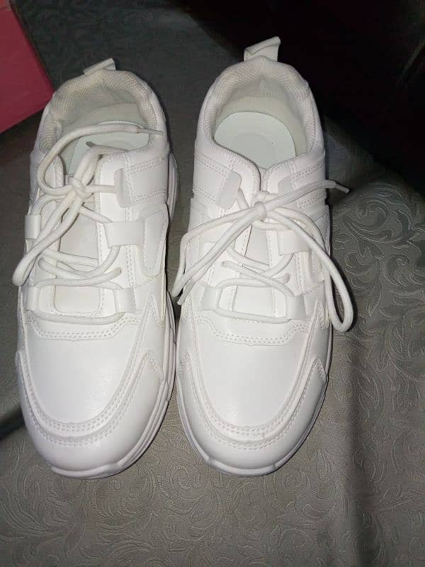 white highsole Sneaker 0