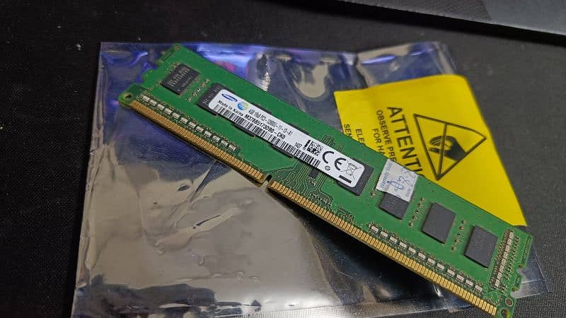 SAMSUNG 4GB DDR3 RAM 1