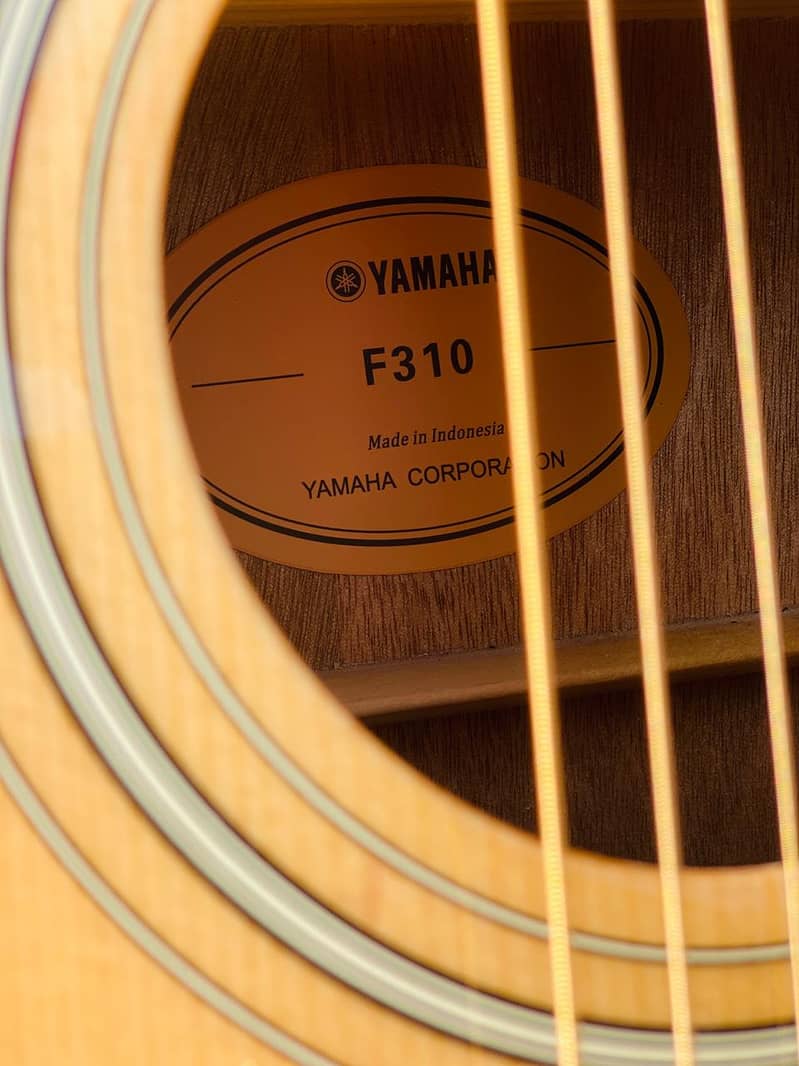 Yamaha F 310 Original Acoustic Guitar Made in Indonesia 8