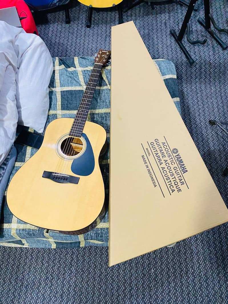 Yamaha F 310 Original Acoustic Guitar Made in Indonesia 10