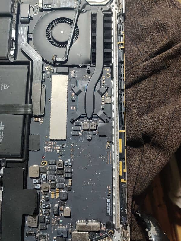 Macbook Pro 2015 motherboard 0