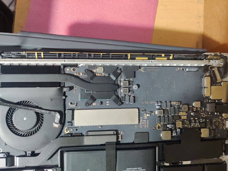 Macbook Pro 2015 motherboard 1