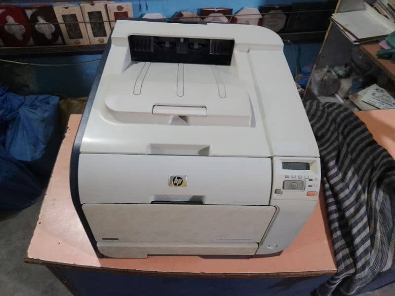 HP COLOR LASERJET CP2025 0