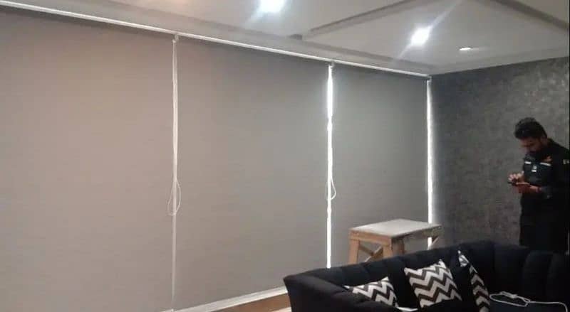 Roller Window Blinds. 3