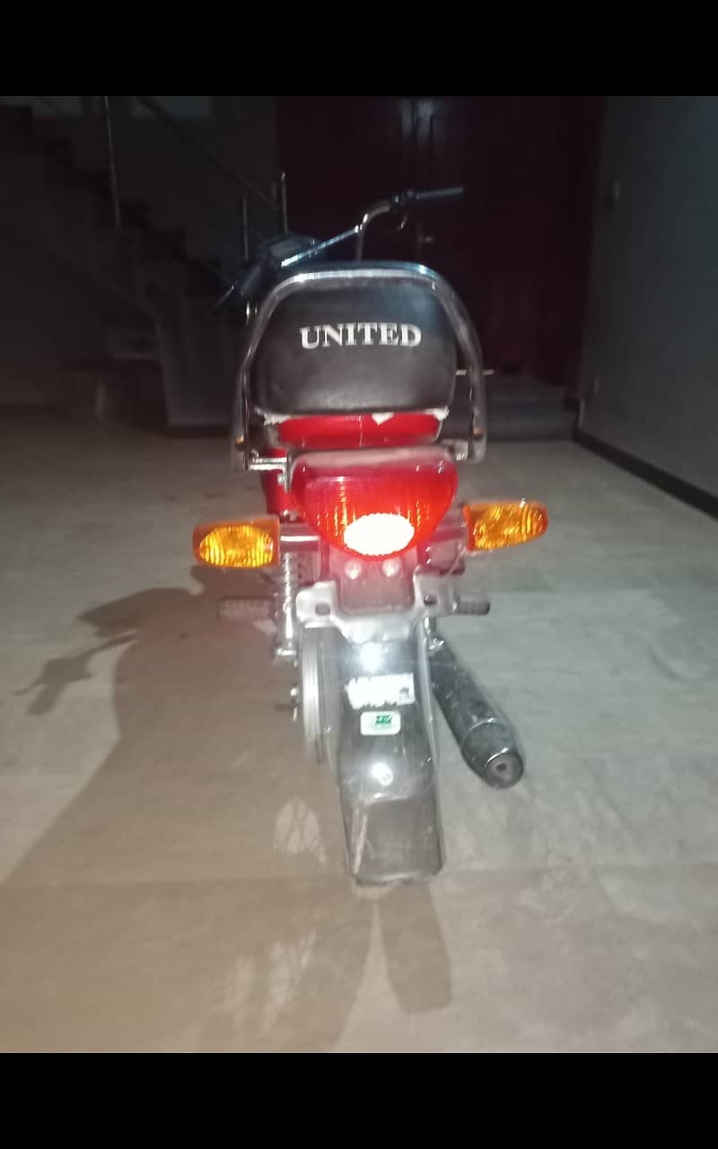 United 70 cc 2025 modal only 3 month used red color. open voucher ni ha 2