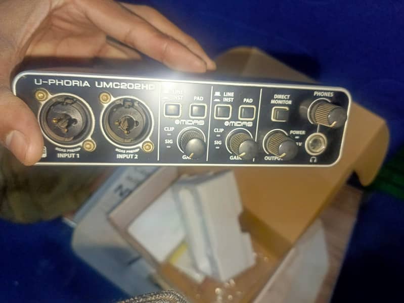 UMC 202 HD Behringer Sound Card 2