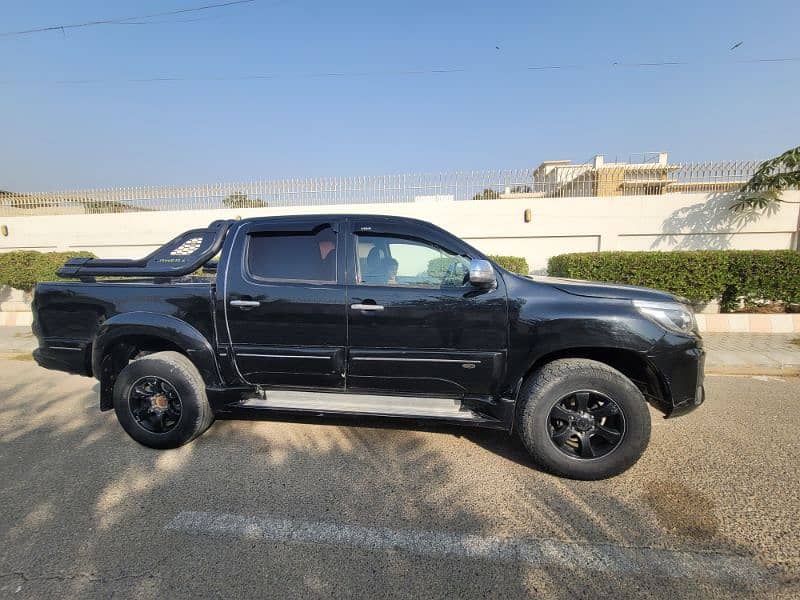 Toyota Hilux 2012 1