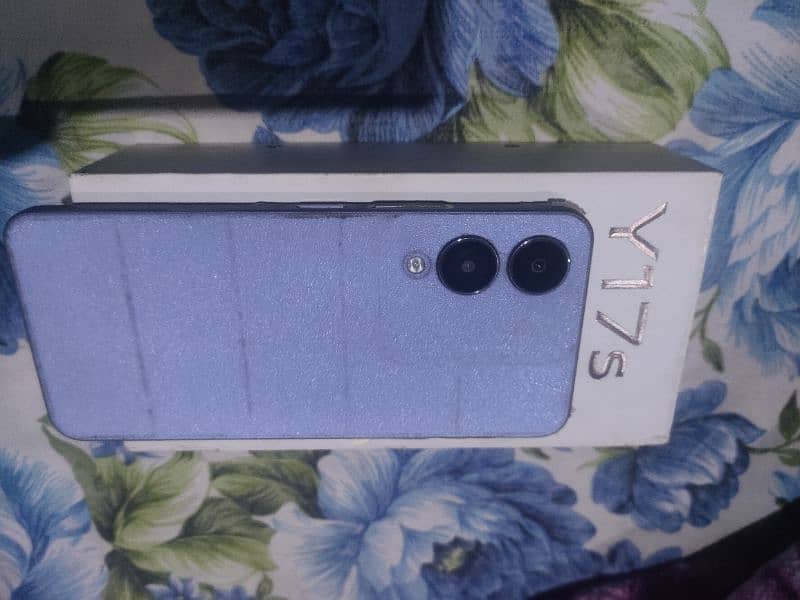 vivo y17s 6/128 condition 10/9 with box charger 0