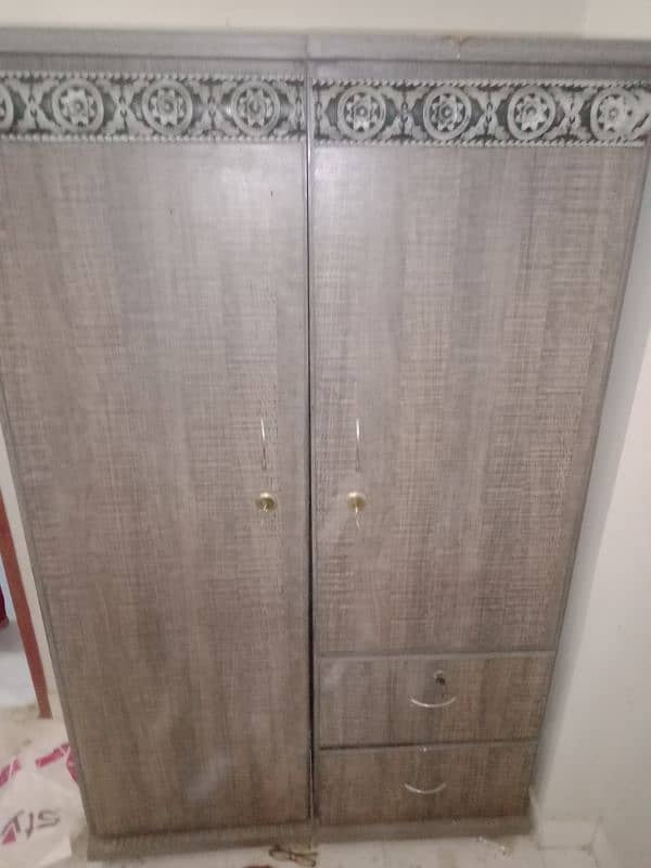 Greyish wardrobe 0