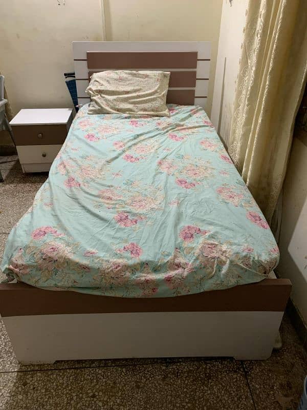 single bed achi condition mein hai with mattress master Celeste 1