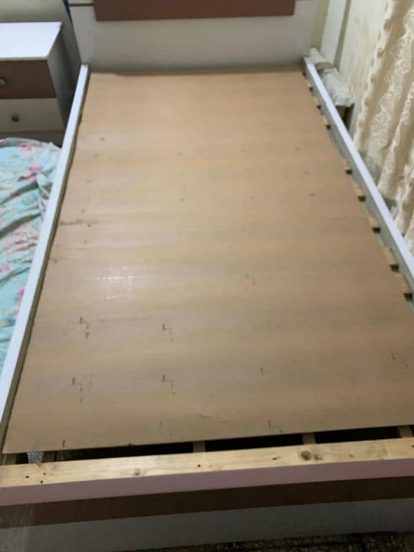 single bed achi condition mein hai with mattress master Celeste 3