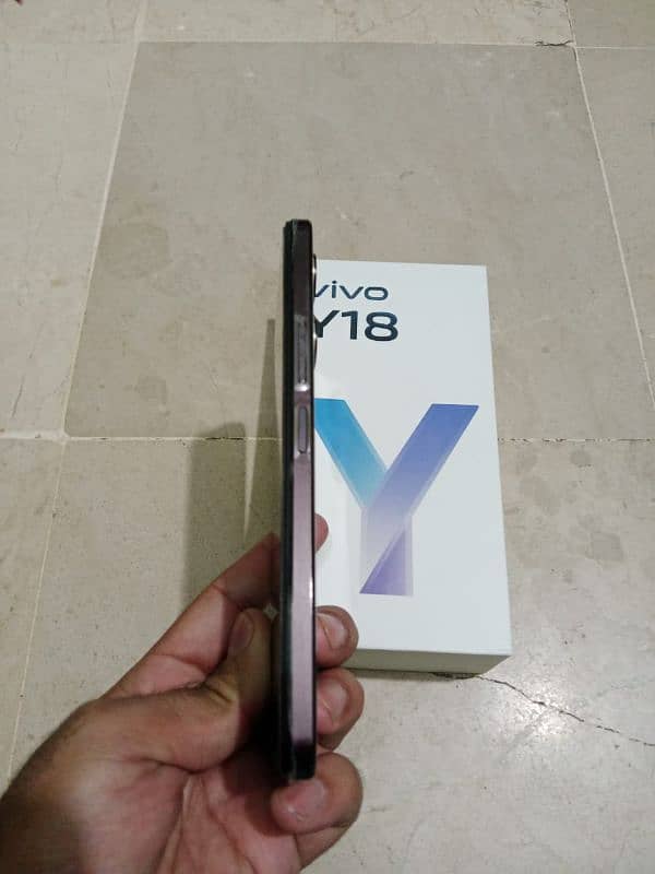 vivo y18 (4/128) 4