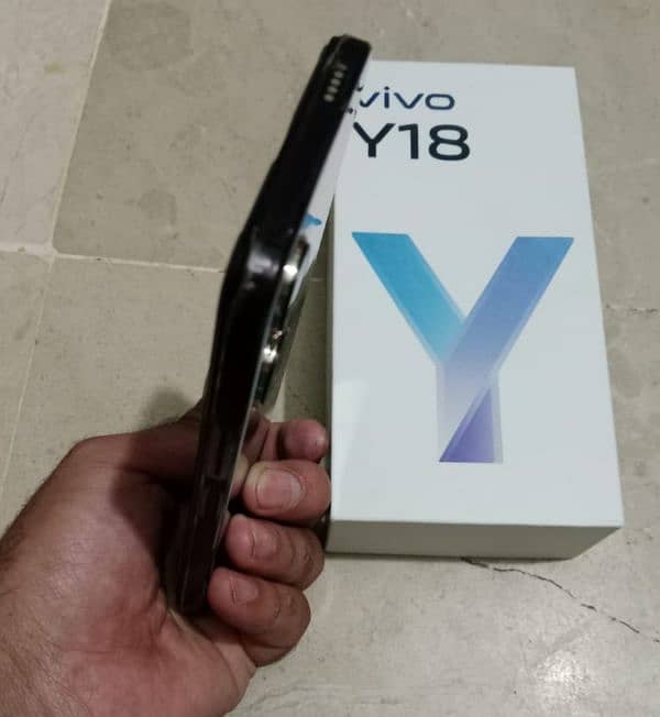 vivo y18 (4/128) 6