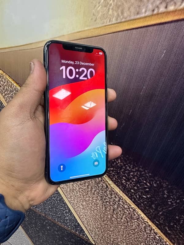 Iphone 11 pro 256gb pta Approved 3